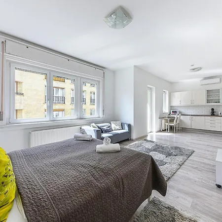 Cozy At Margaret Blvd Prime Buda Location With Ac * בודפשט
