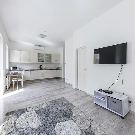 Apartament Cozy At Margaret Blvd Prime Buda Location With Ac