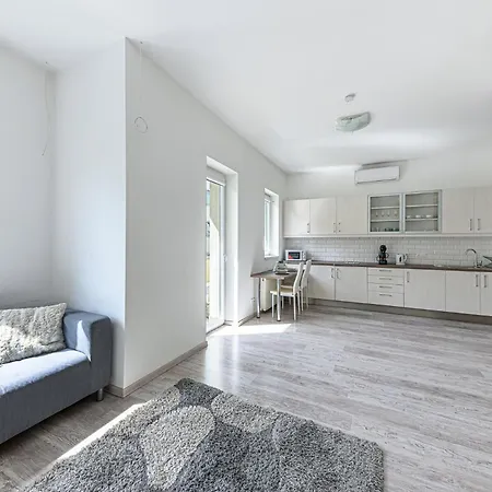 Cozy At Margaret Blvd Prime Buda Location With Ac דירה *