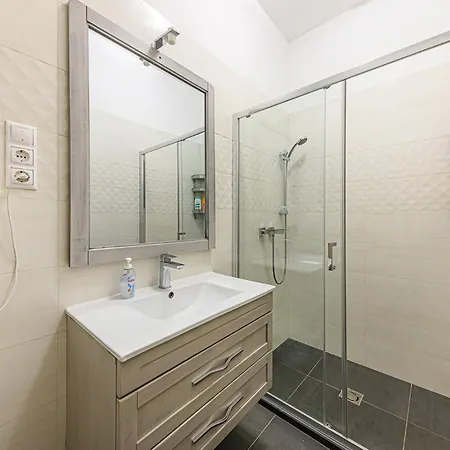 Cozy At Margaret Blvd Prime Buda Location With Ac דירה בודפשט