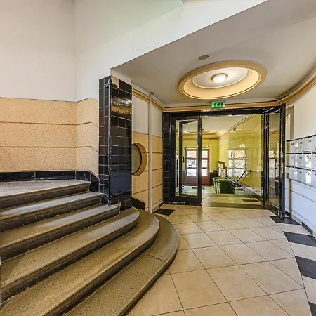 Cozy At Margaret Blvd Prime Buda Location With Ac